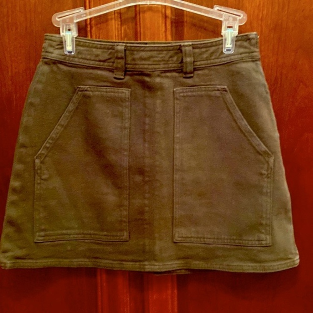 Aritizia Wilfred Free miniskirt olive green khaki size4 utility/y2k/grunge/retro
